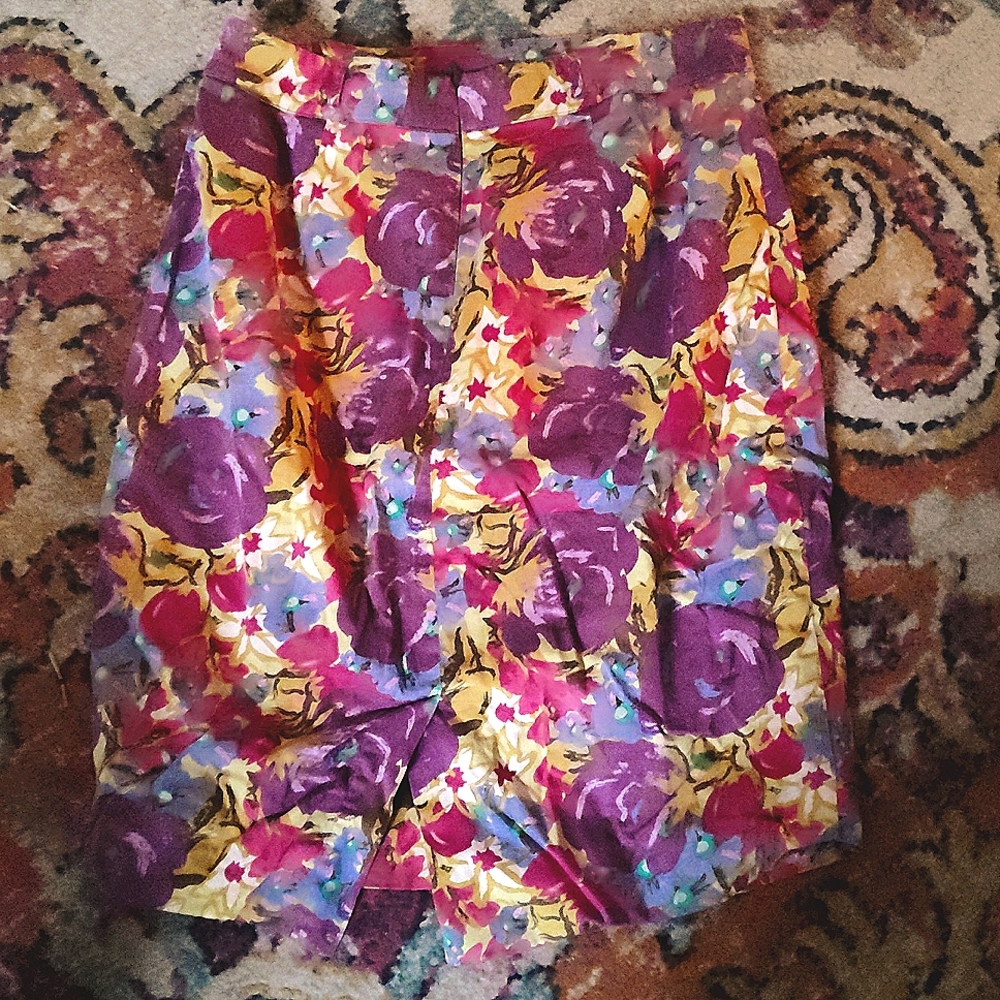 Back Zip Vibrant Floral Pencil Skirt 🌺 Size M